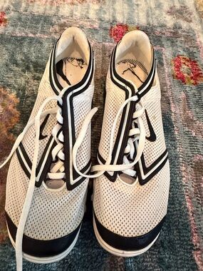 Nike Women’s White Black Mesh Golf Shoes Spikeless Size 9.5